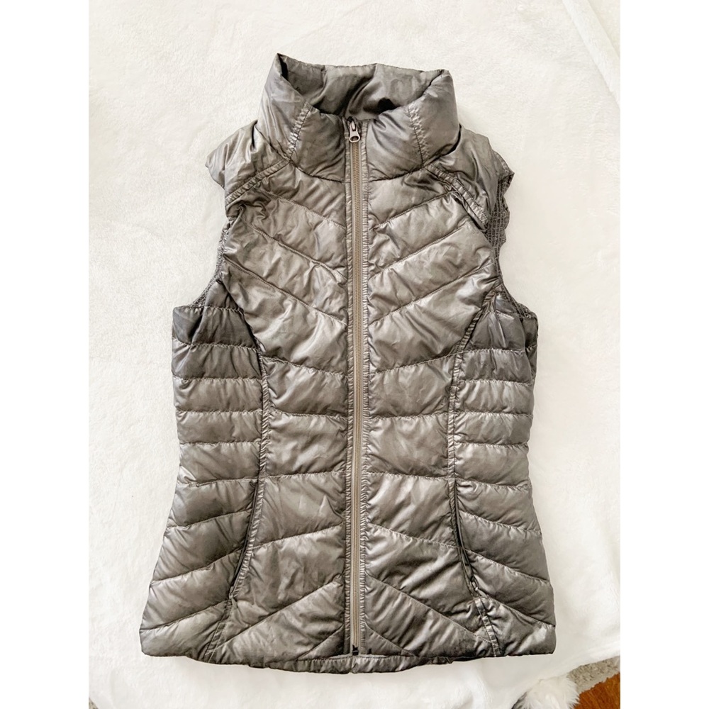 Athleta 💟 Metallic Silver Down Vest - Size Small